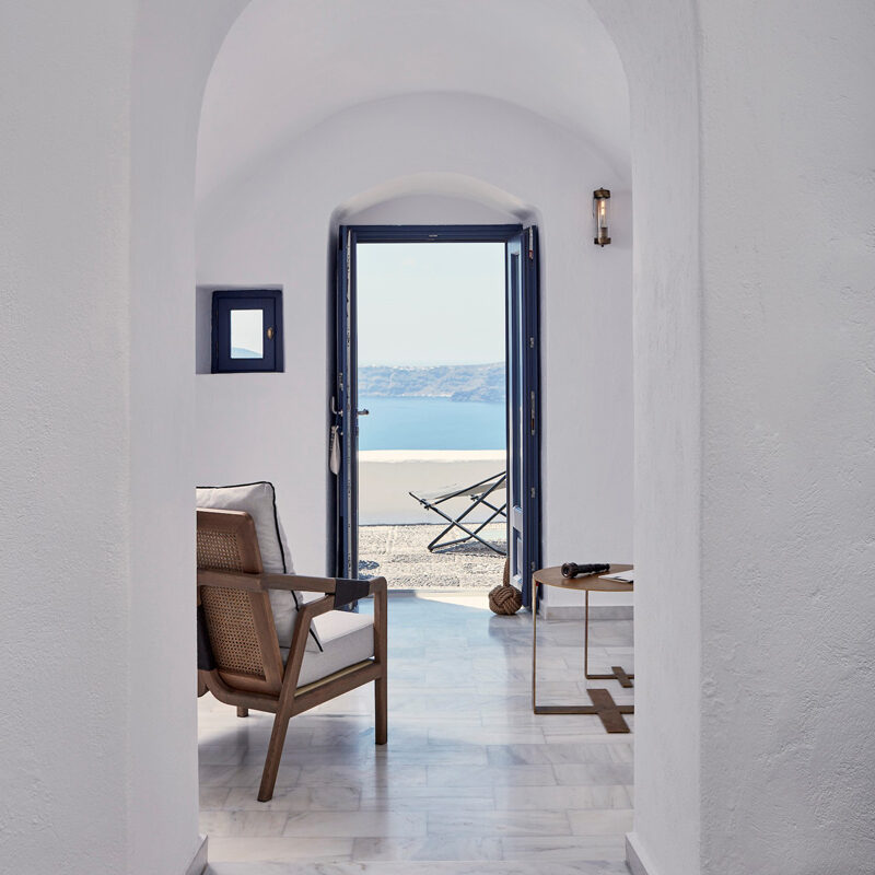 homeric poems hotel santorini-greece-interior design laboratorium cave suite